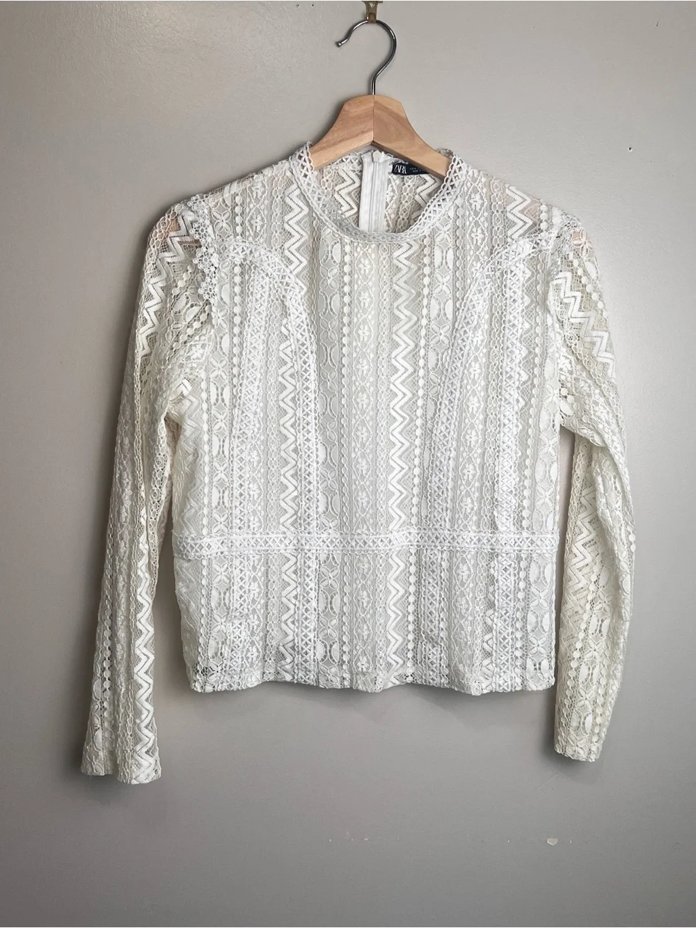 Zara White Lace Long Sleeve Blouse Size Medium, EUC